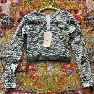 Women’s Medium Cropped Fabletics Long Sleeve